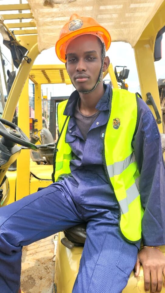 Kazi 6 Unazoweza Kutua Baada ya Mafunzo ya Forklift nchini Uganda