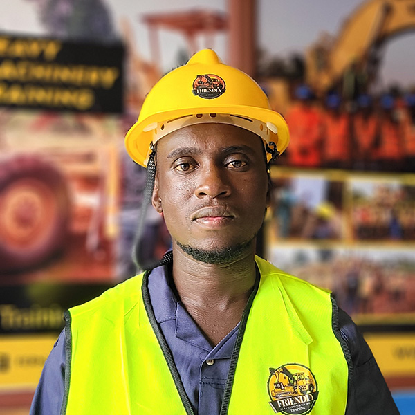 Engeri y'okukola ebweru w'eggwanga oluvannyuma lw'okutendekebwa mu byuma ebizito mu Uganda