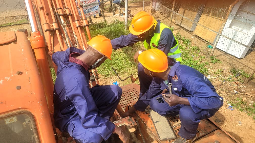 Excavator Trainees carrying out daily inspections and maintenance