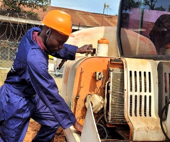 7 Warning Signs Your Heavy Machine Needs Immediate Attention