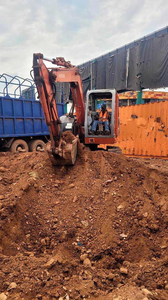 An excavator trainee preciously learning how to dig and practicing other controls